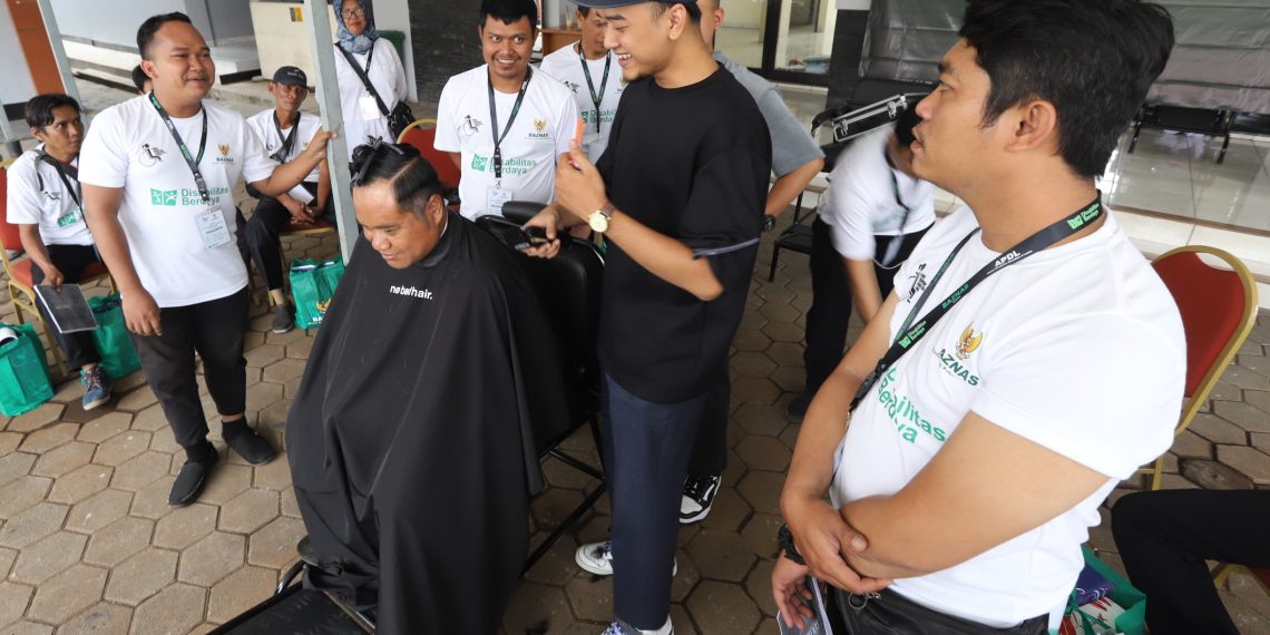 Pelatihan Pangkas Rambut bagi Para Teman Disabilitas