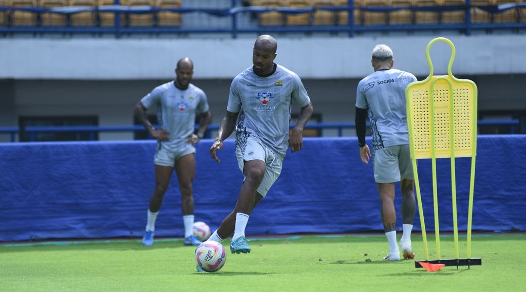 pemain baru persib Gervane Kastaneer
