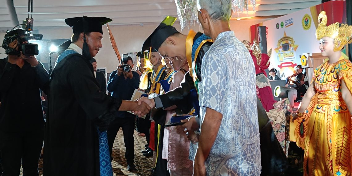 STIE Pasundan Wisuda