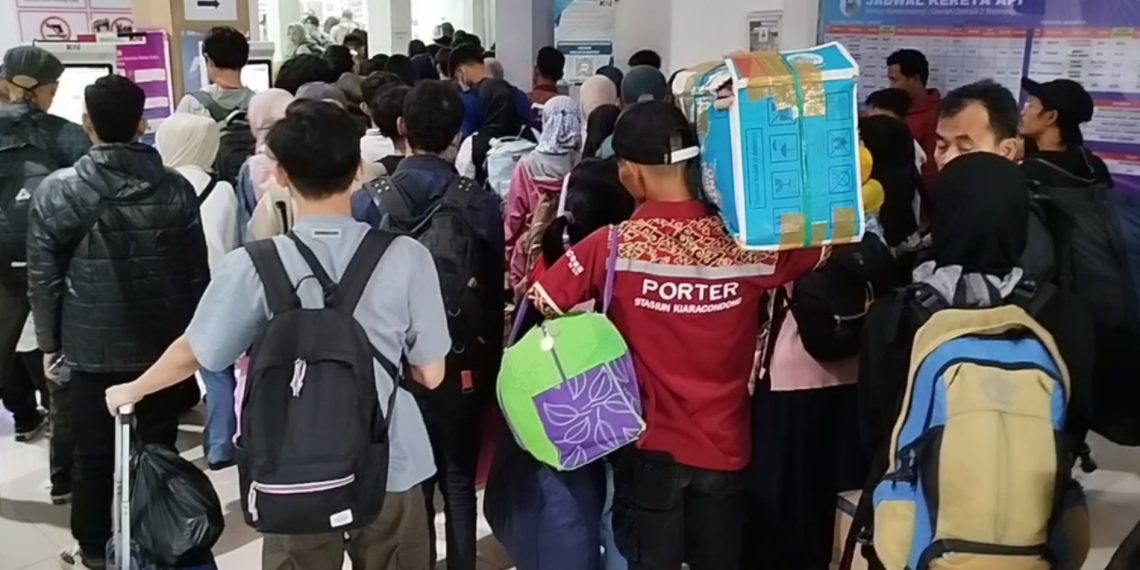pemudik stasiun kiaracondong
