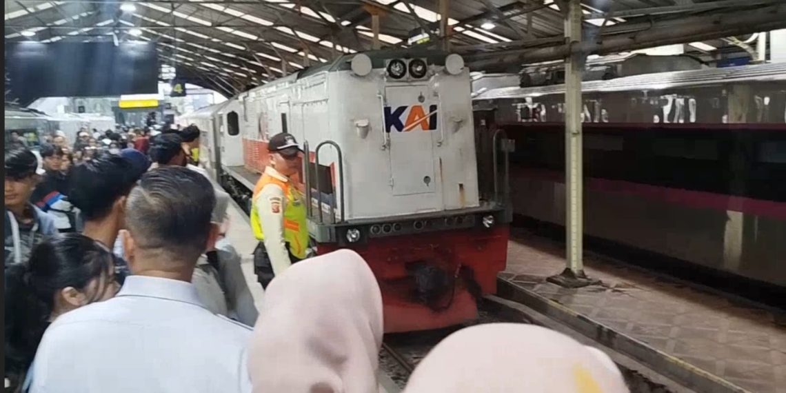 pemudik stasiun bandung