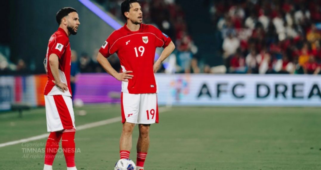 Cavin Verdonk dan Tom Haye saat menghadapi Australia beberapa waktu lalu. (Foto : https://www.pssi.org)