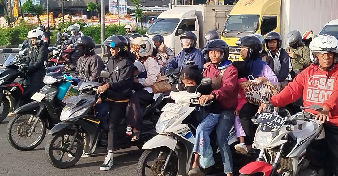 arus pemudik motor
