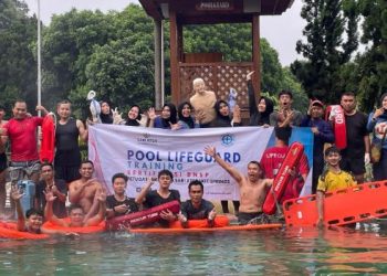 Petugas Lifeguard