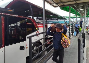 terminal leuwipanjang penumpang