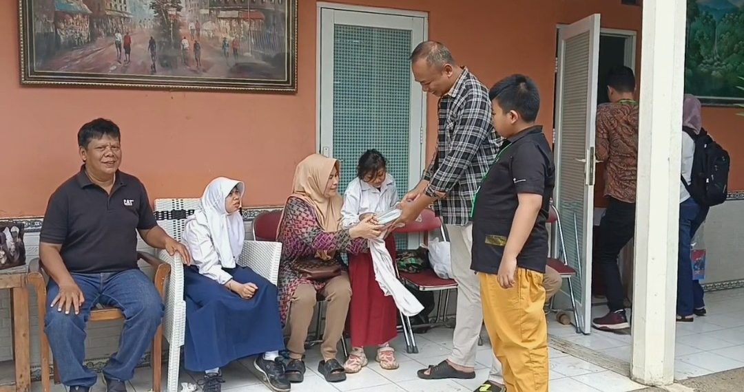 Warga Bandung beri pemeriksaan kesehatan