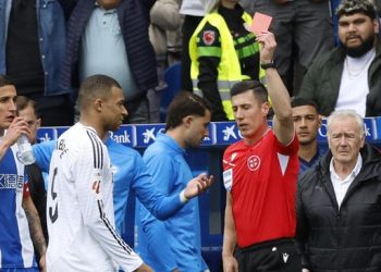 Aksi Brutal Mbappe Berujung Kartu Merah