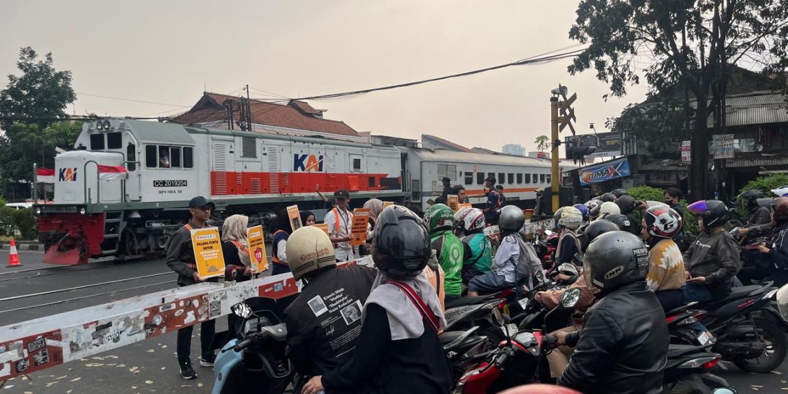 KAI Tegaskan Palang Pintu Bukan Rambu Lalu Lintas