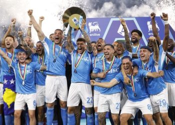 Napoli juara Serie A. (Foto: REUTERS/Remo Casilli)
