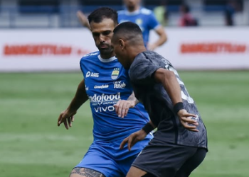 Babak Pertama, Persib Bandung Unggul 1-0 atas Persis Solo