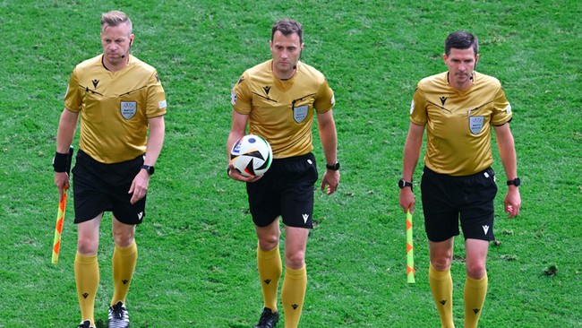 Felix Zwayer Pimpin Final Liga Europa MU vs Tottenham