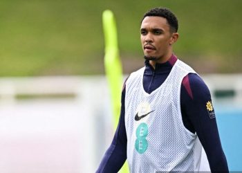Bek baru Real Madrid Trent Alexander-Arnold memilih untuk mengenakan nomor punggung 12, yang pernah dipakai bek kiri legendaris, Marcelo.(AFP/PAUL ELLIS)