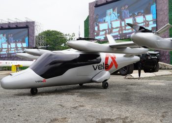 PT Dirgantara Indonesia (PTDI) pamerkan inovasi teknologi dirgantara terkini di Indo Defence 2024. Saksikan pesawat misi khusus, UAV, dan simulator canggih yang perkuat pertahanan nasional. (Ist)