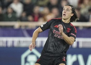 Pemain Benfica Alvaro Carreras dalam laga melawan AS Monaco di Liga Champions 2024/2025. (c) AP Photo/Laurent Cipriani