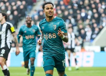 Justin Kluivert merayakan golnya pada laga Newcastle vs Bournemouth pada pekan ke-22 Premier League 2024/2025 (c) Ofisial X Boutnemouth/@afcbournemouth