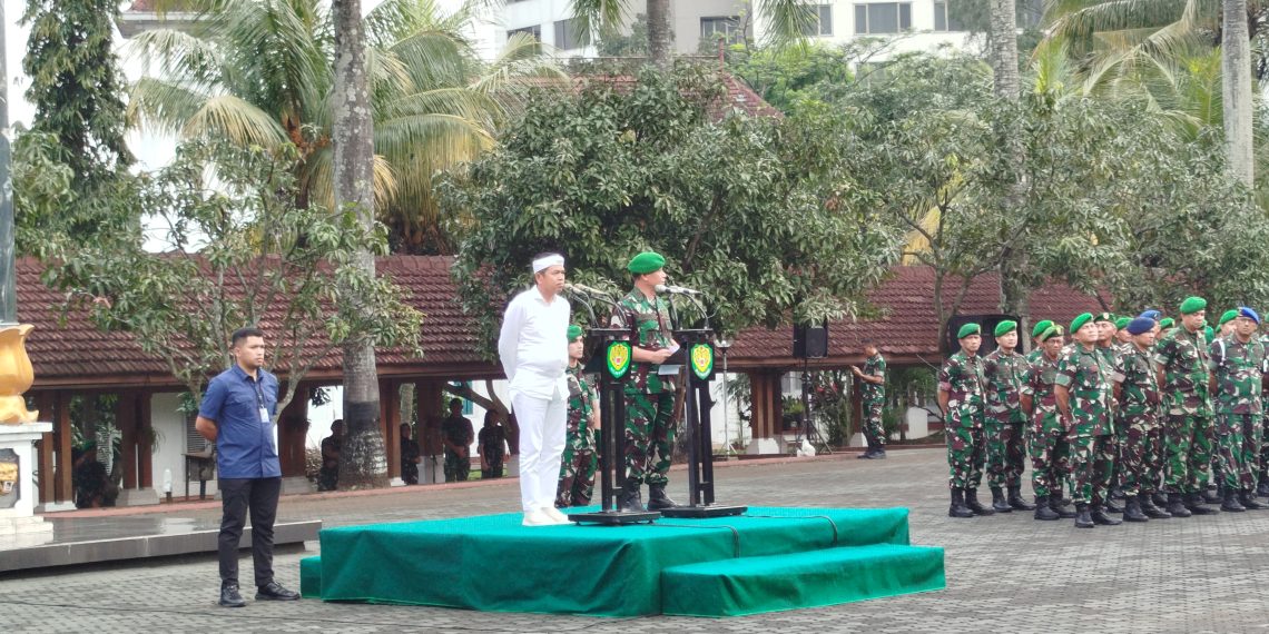 Gubernur Jawa Barat, Dedi Mulyadi saat kunjungan kerja ke Kodam III/Siliwangi di Kota Bandung, Jumat (4/7). (Uby/pasjabar)