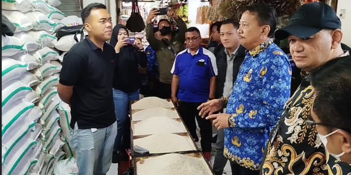 Temuan Sidak: Beras Premium Oplosan di Pasar Panorama Lembang