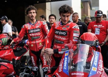 Francesco Bagnaia dan Marc Marquez. Foto: NurPhoto via Getty Images/Anusak Laowilas