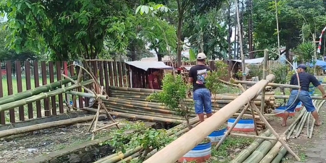 tiang panjat pinang