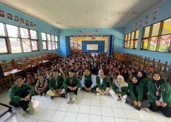 Sosialisasi Literasi Warnai Kegiatan KKN-T Unpas di SMPN 3 Bayongbong