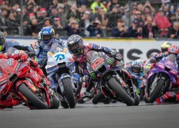 MARQUEZ PIMPIN BALAPAN - Marc Marquez memimpin balapan utama di MotoGP Prancis 2025 diikuti Fabio Quartararo dan lainnya di Sirkuit Le Mans, pada 11 Mei 2025. Jadwal MotoGP Hungaria 2025. (Foto: Laman MotoGP).