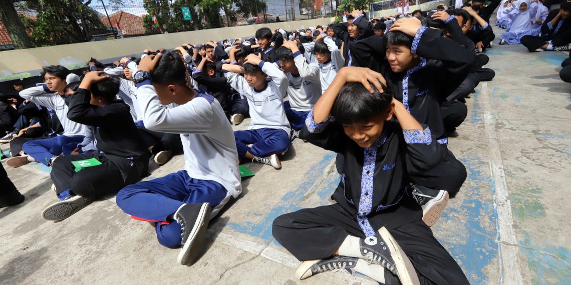 Simulasi Penanganan Gempa