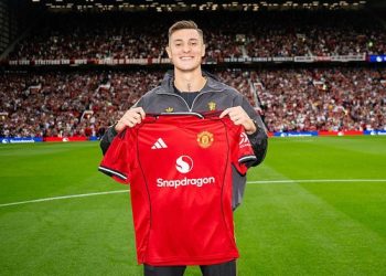 Benjamin Sesko antusias menyongsong masa depan cerah di Manchester United. (Foto: Manchester United via Getty Imag/Ash Donelon)