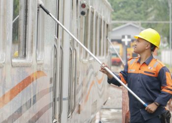KAI mengandalkan dedikasi luar biasa dari ratusan petugas kebersihan yang bekerja tanpa henti. (Uby/pasjabar)