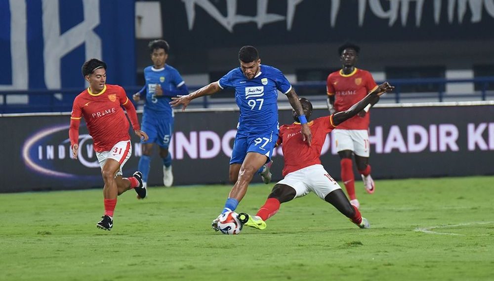 Persib Bandung meraup hasil maksimal saat menjamu Manila Digger dalam playoff AFC Champions League Two (ACL 2) 2025/2026. Tampil di Stadion Gelora Bandung Lautan Api (GBLA), Rabu (13/8/2025), Persib menang dengan skor 2-1. (Official Persib)