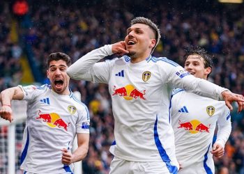 Selebrasi pemain-pemain Leeds United dalam salah satu pertandingan di Championship 2024/2025 (c) Instagram/leedsunited