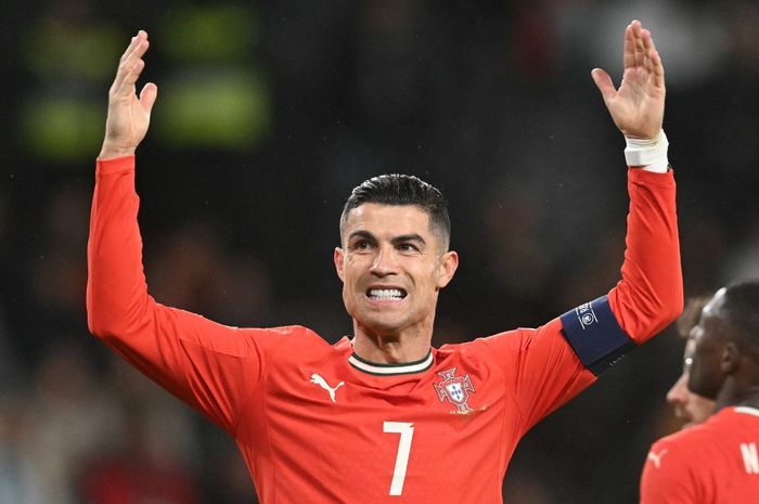 Cristiano Ronaldo meninggalkan Lionel Messi di daftar top scorer Kualifikasi Piala Dunia. Posisi Ronaldo kini cuma kalah dari Carlos Ruiz (Guatemala). (PATRICIA DE MELO MOREIRA/AFP)