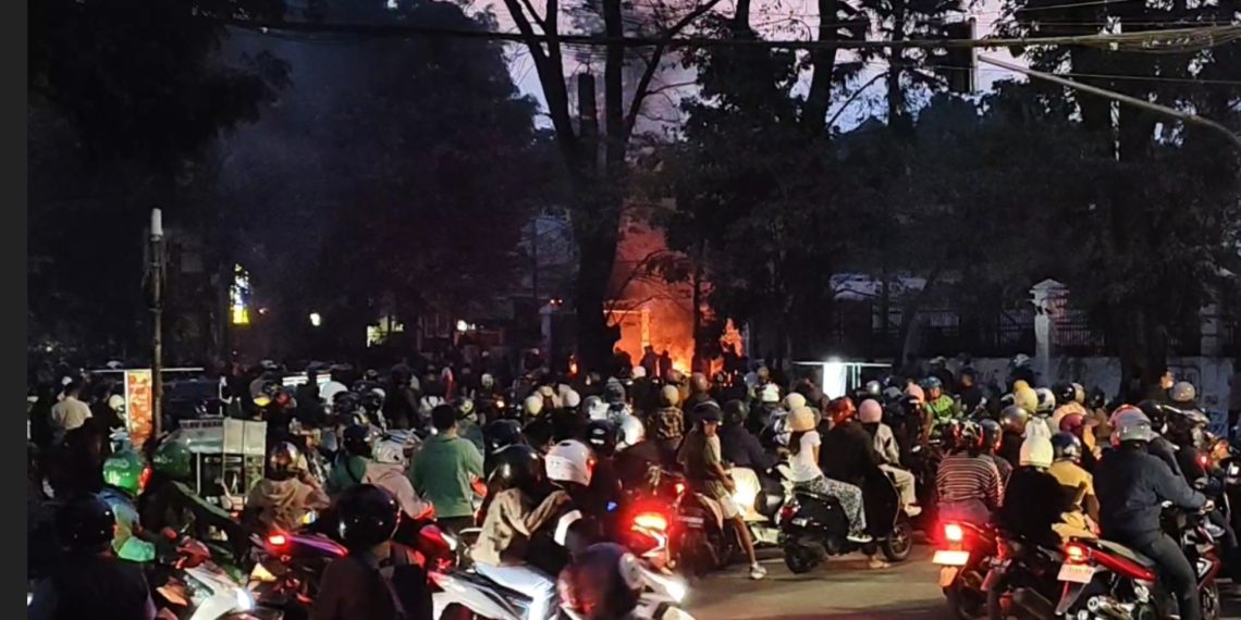 unjuk rasa DPRD