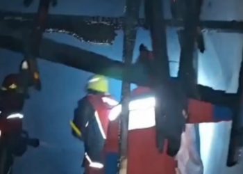 Kebakaran hebat terjadi di Cimahi, rumah permanen dua lantai ludes. Pelaku diduga anak pemilik rumah dalam kondisi mabuk. (Uby/pasjabar)