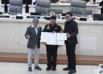 Cirebon Timur resmi ditetapkan sebagai Calon Daerah Persiapan Otonomi Baru (CDPOB) usai rapat paripurna DPRD Jawa Barat. Kini tinggal menunggu keputusan pemerintah pusat. (Uby/pasjabar)