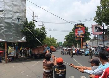 Pemkot Bandung Tertibkan Reklame Ilegal, Berlaku Perda Baru 2025 dengan Sanksi Tegas