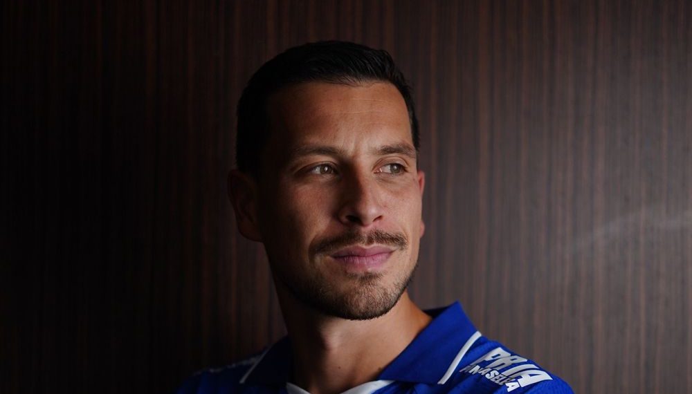 Thom Haye siap tampil starter lawan Persita! Persib incar tiga poin di Bali, Bobotoh tunggu aksi magis ‘The Professor’ di lini tengah. (Foto: Official Persib)