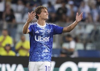 Gelandang Como, Nico Paz merayakan golnya ke gawang Lazio di giornata 1 Liga Italia 2025-2026. (c) Antonio Saia/LaPresse via AP