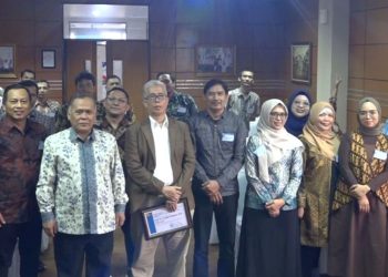 Pascasarjana Universitas Pasundan (Unpas) meluncurkan Program Percepatan Prestasi Seri 1 untuk meningkatkan kualitas pegawai dan pelayanan. Prof. Atang Hermawan, Prof. Yaya Mulyana, serta para tenaga pendidik menekankan pentingnya profesionalitas, etika, dan transformasi digital. (youngki/pasjabar)