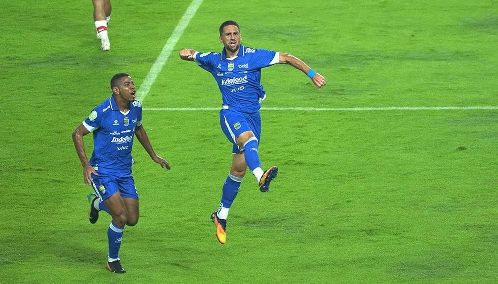 Luciano Guaycochea merayakan gol. (Foto: Official Persib)
