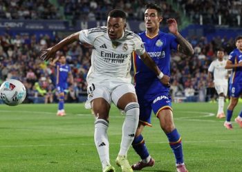 Kylian Mbappe mencetak gol kemenangan bagi Real Madrid saat bertamu menghadapi Getafe. (REUTERS/Violeta Santos Moura)