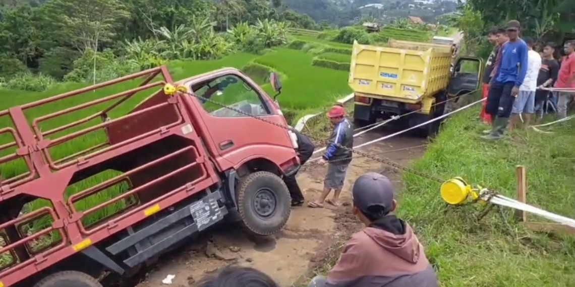 Jalan Desa Sukatani
