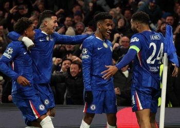 Estevao merayakan gol dengan rekan satu timnya dalam pertandingan sepak bola fase liga Liga Champions antara Chelsea vs Barcelona di Stamford Bridge di London pada 25 November 2025. (Foto oleh Adrian Dennis / AFP)(AFP/ADRIAN DENNIS)