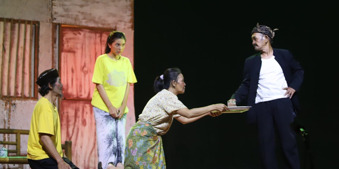 Sandiwara Sunda “Pernikahan Dini” karya LS Dwi Murni tampil di Bandung, angkat isu pernikahan anak dan penyalahgunaan kuasa lewat pesan moral dan budaya. (Eci/pasjabar)