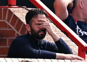 Ruben Amorim tak dapat menutupi amarahnya usai Man United ditahan imbang oleh West Ham United, Jumat (5/12/2025) WIB. (OLI SCARFF/AFP)