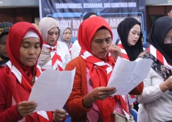 280 Eks Anggota NII dari 4 daerah di Jabar mengucapkan Ikrar Kesetiaan Eks Anggota NII kepada NKRI di Bandung. Kerja sama Densus 88 dan Pemprov Jabar dalam program deradikalisasi. (Uby/pasjabar)
