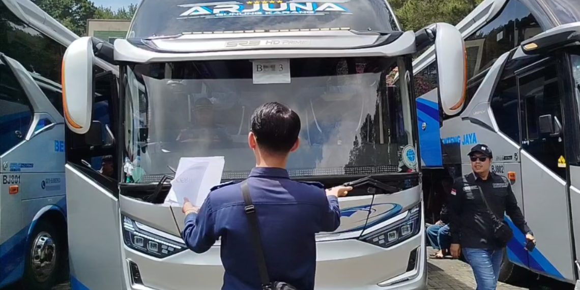 Bus Pariwisata