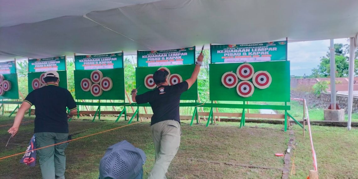 lomba lempar pisau dan kapak