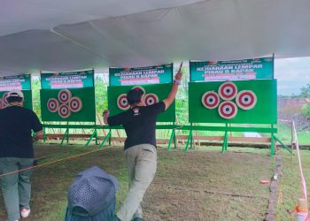 lomba lempar pisau dan kapak