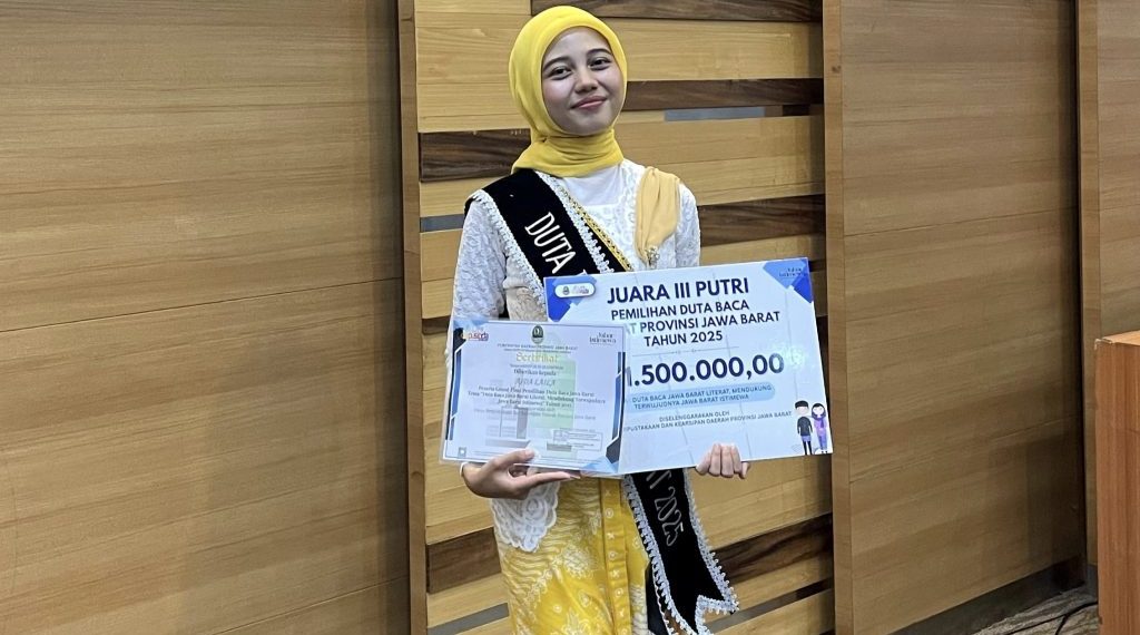 Mahasiswi Unpas Raih Juara Tiga Duta Baca Jawa Barat 2025