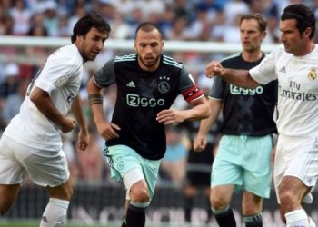 Johnny Heitinga (kedua dari kiri) masuk dalam bursa calon pelatih timnas Indonesia. (Ist)